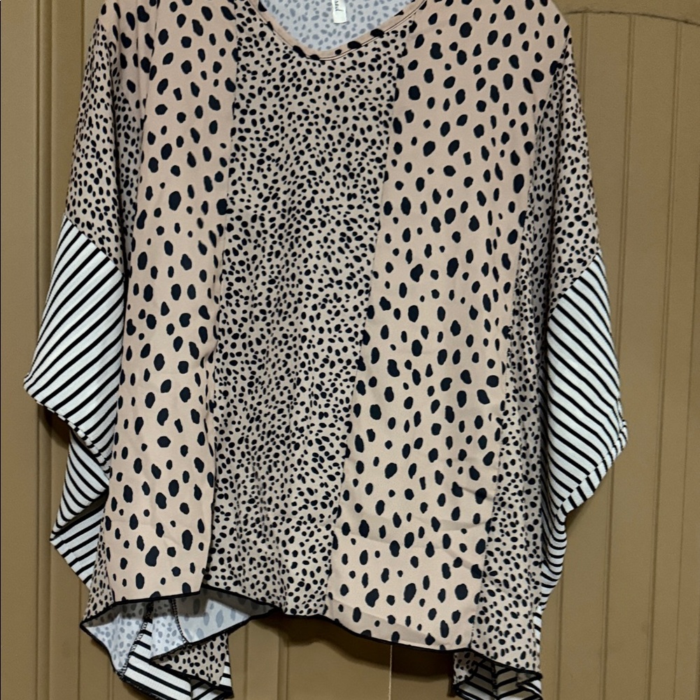 Elegant Women's Blouse with Pink and Black Print